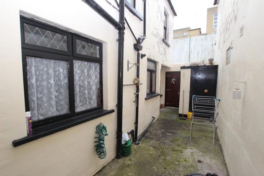 16 Rosemount Gardens