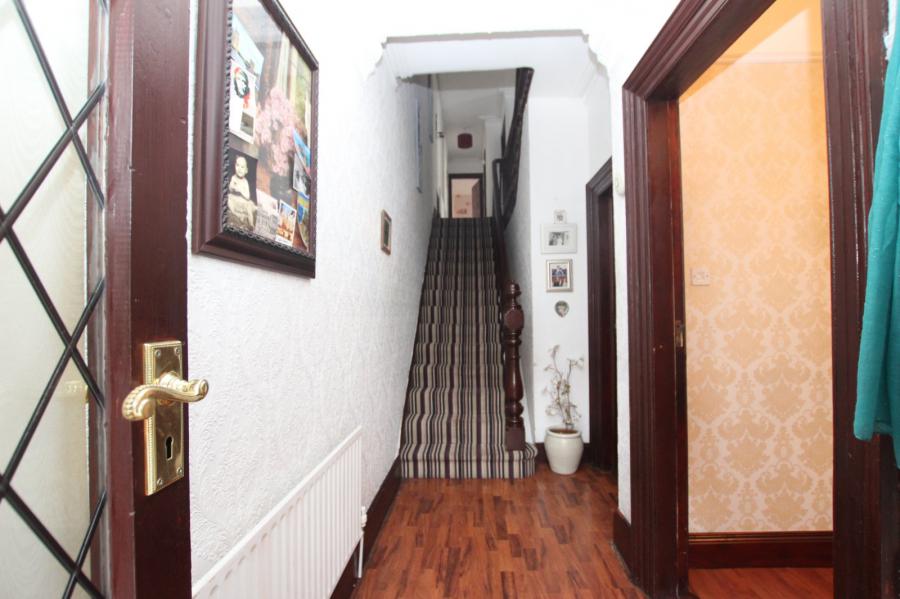 16 Rosemount Gardens