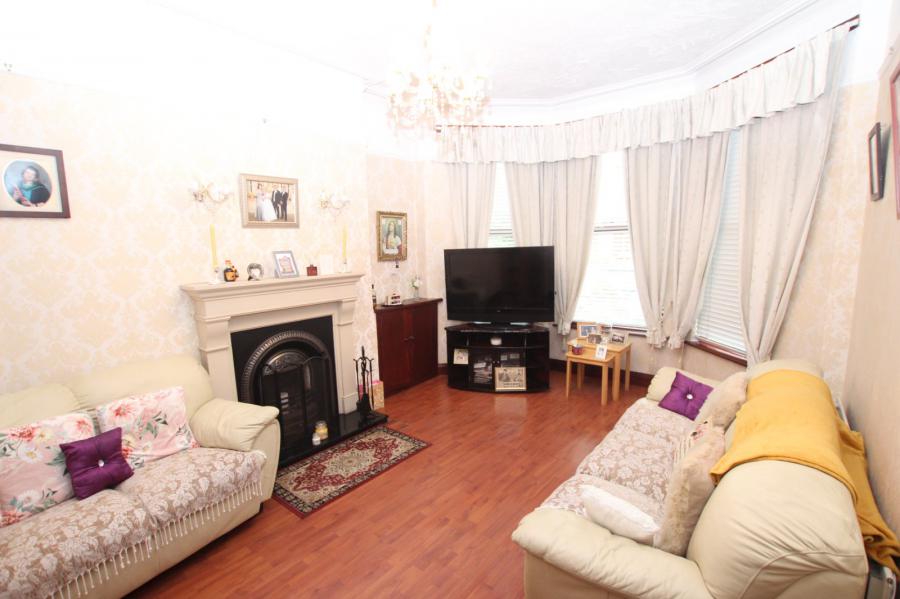 16 Rosemount Gardens