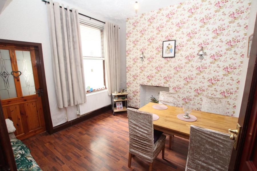 16 Rosemount Gardens