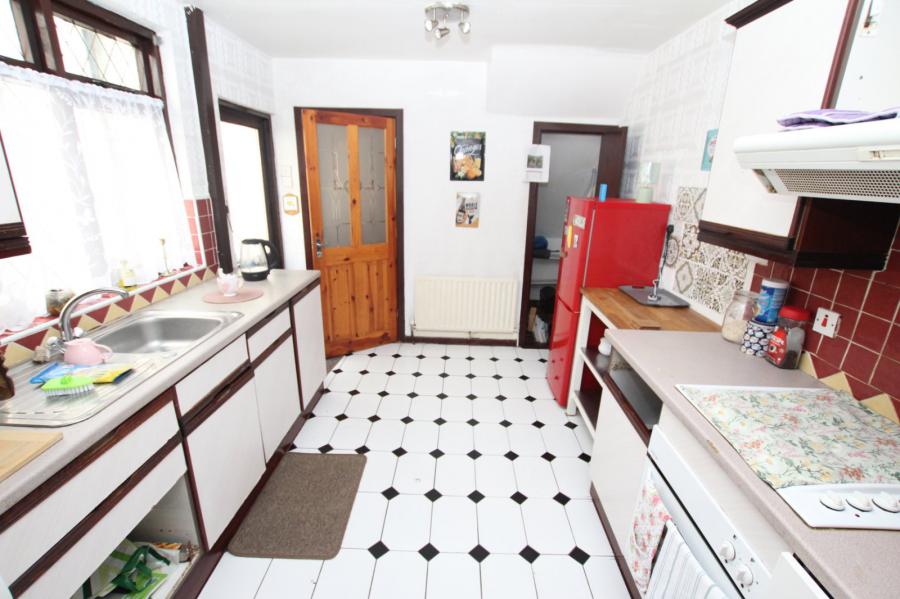 16 Rosemount Gardens