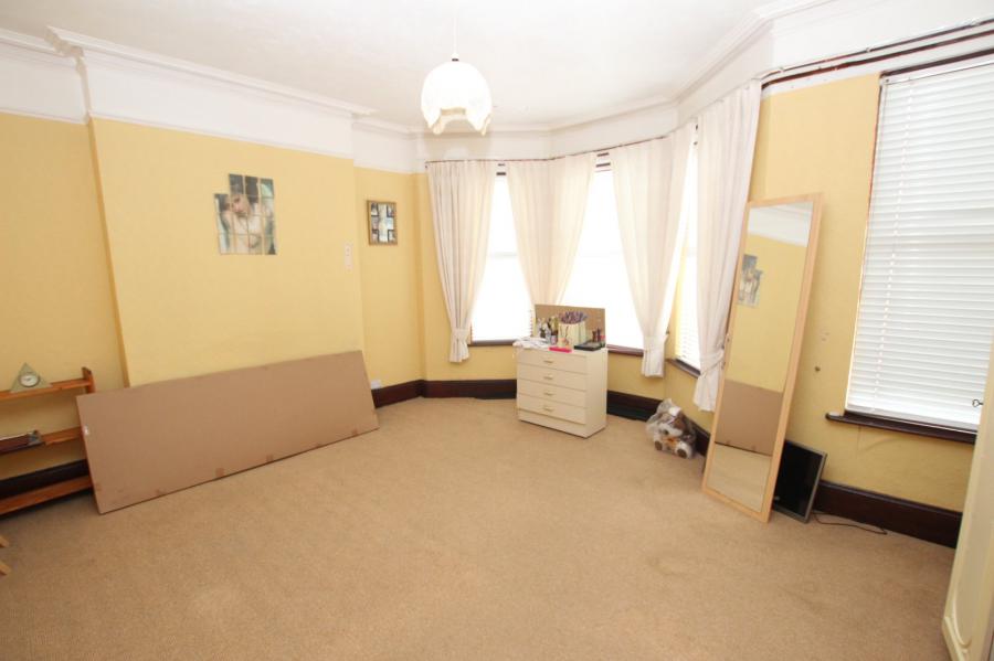 16 Rosemount Gardens