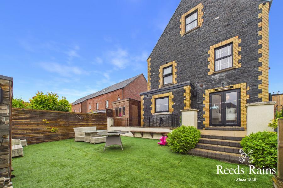 99 Blackrock Square