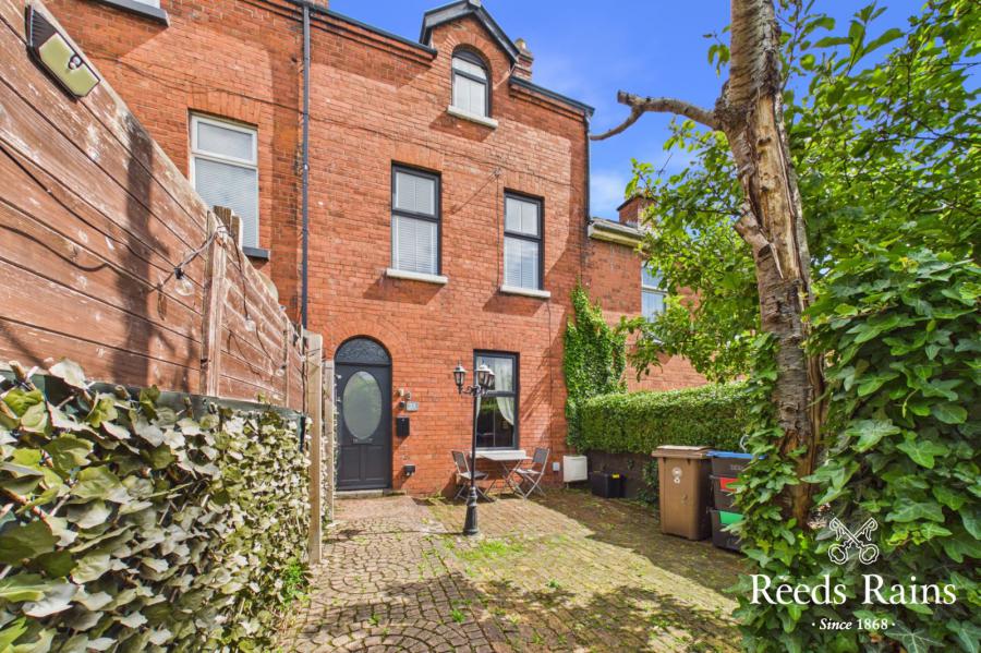 33 Whitewell Road