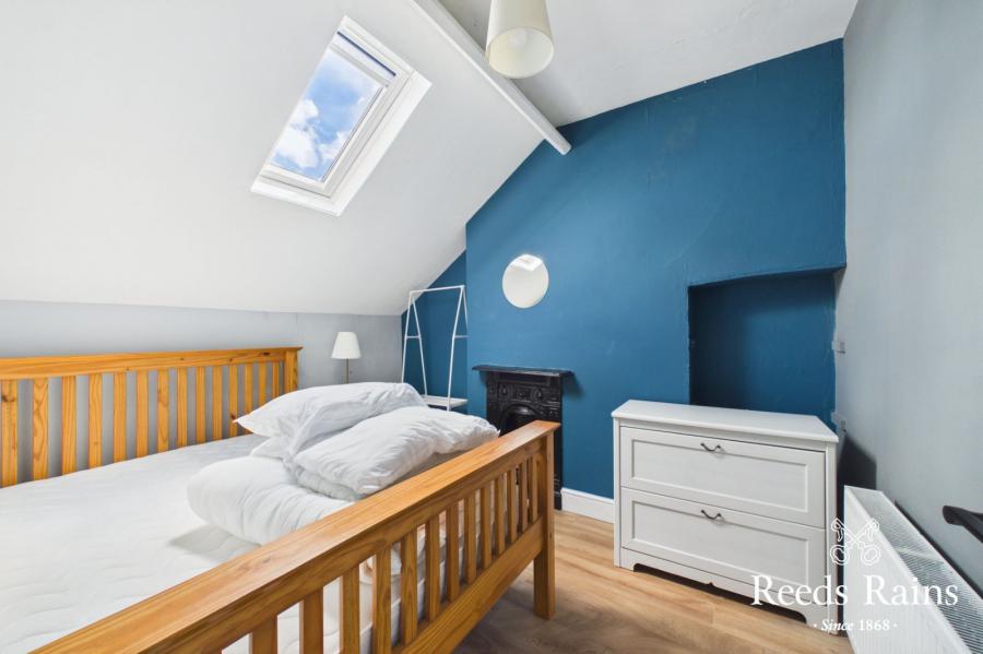 33 Whitewell Road