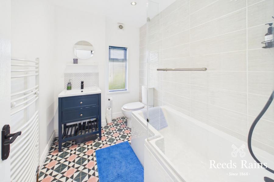 33 Whitewell Road