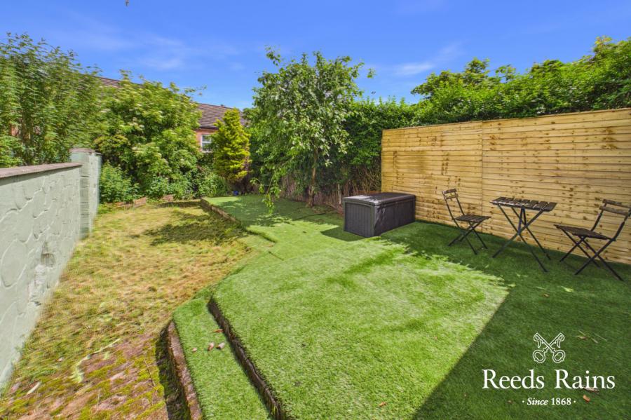 33 Whitewell Road