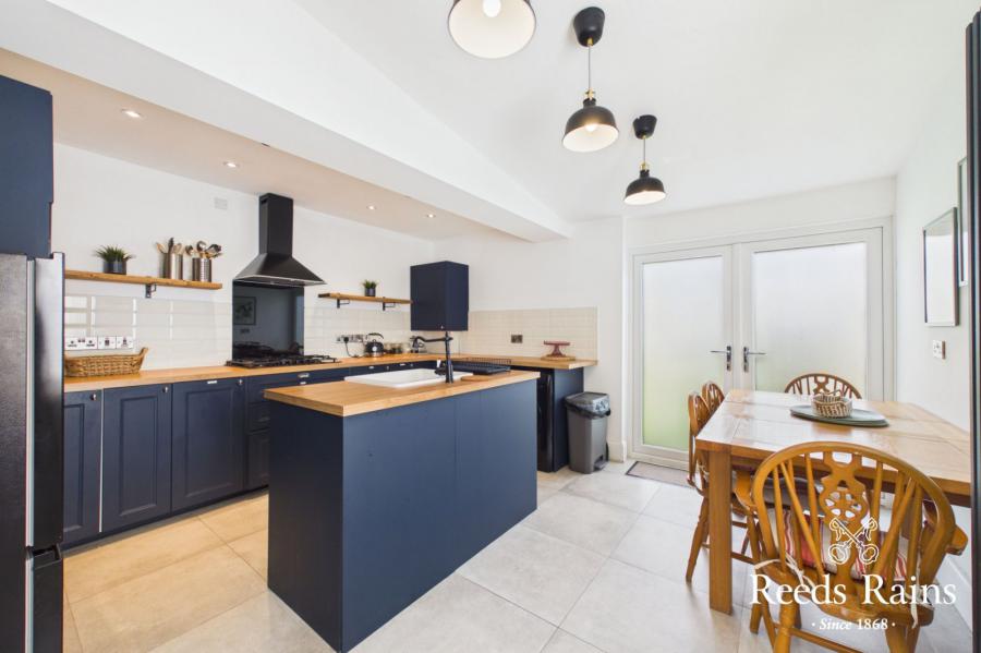 33 Whitewell Road