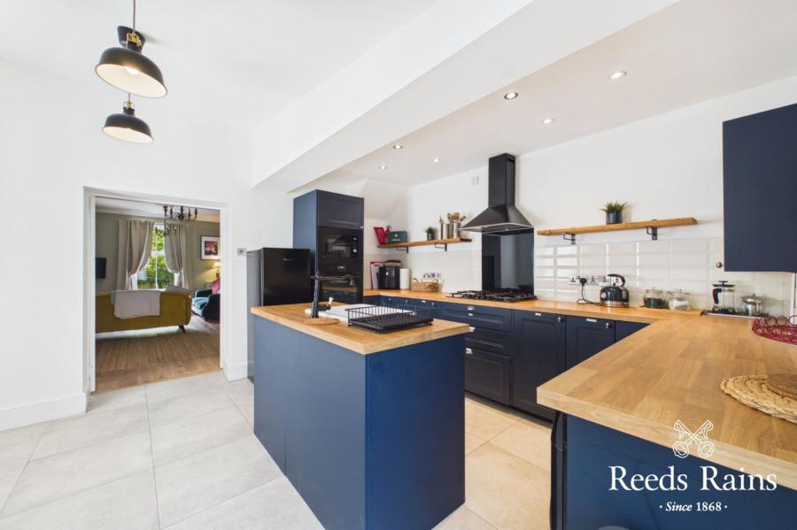 33 Whitewell Road