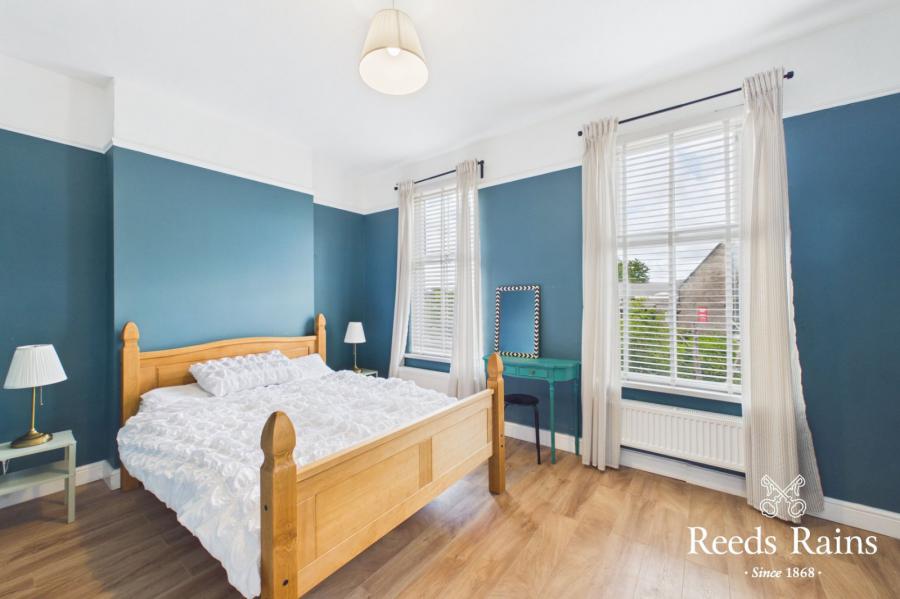 33 Whitewell Road