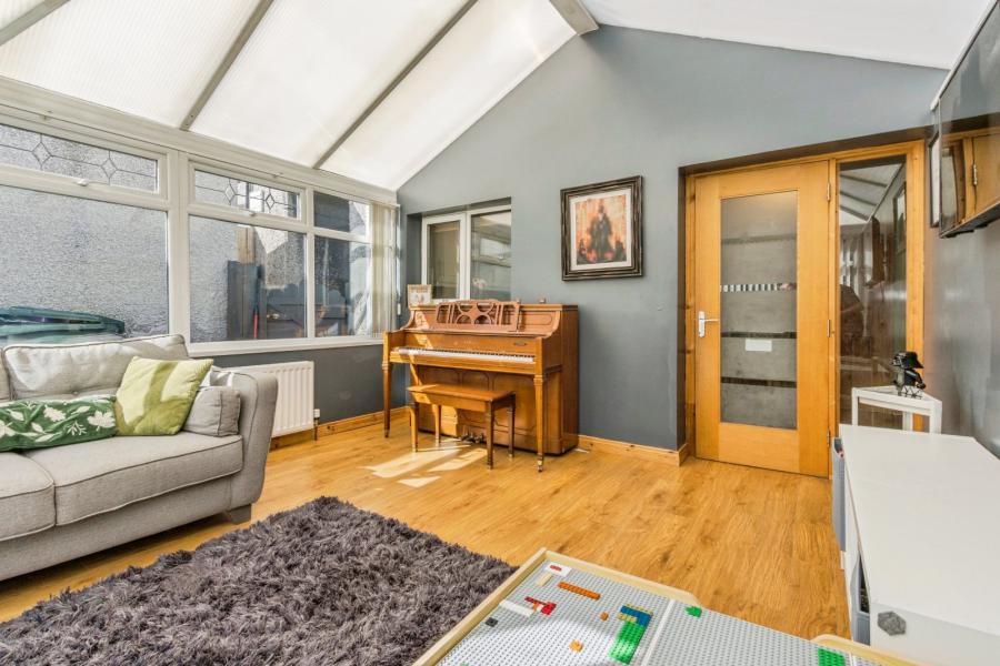 9 Roseville Gardens