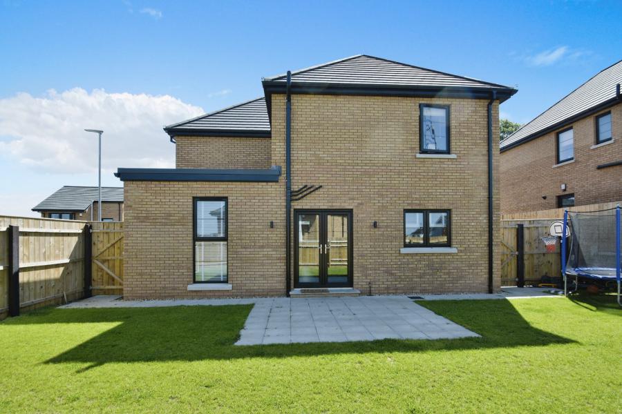 6 Ballymullan Manor