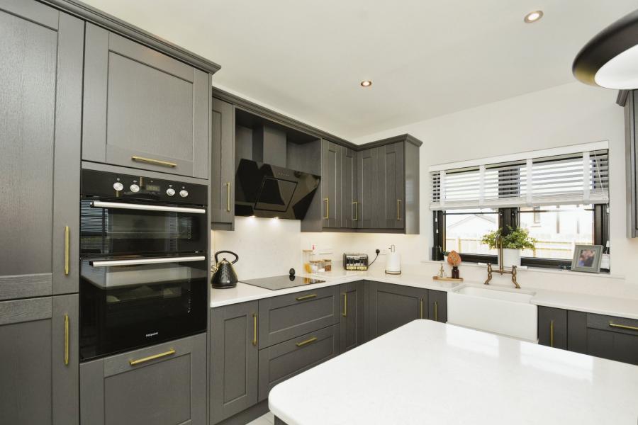 6 Ballymullan Manor