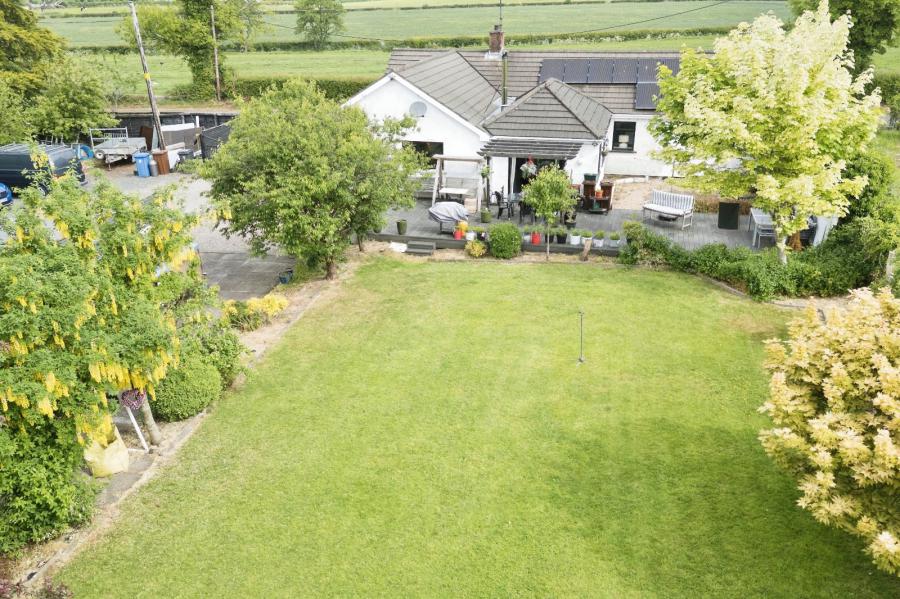 5 Tullynewbank Road