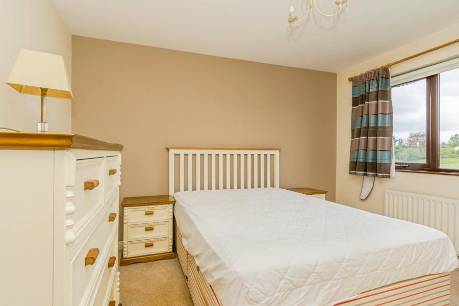 26 Kirkwoods Park