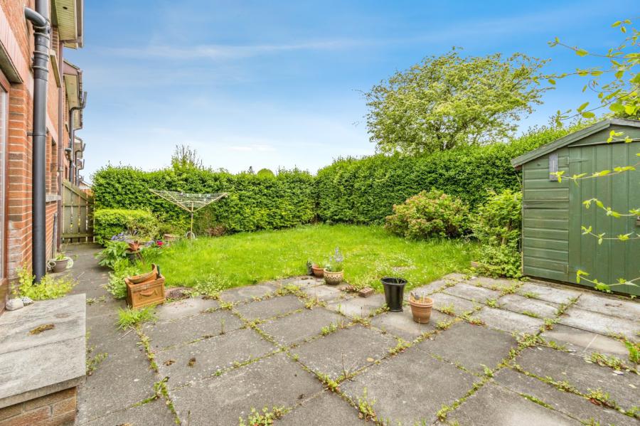 26 Kirkwoods Park