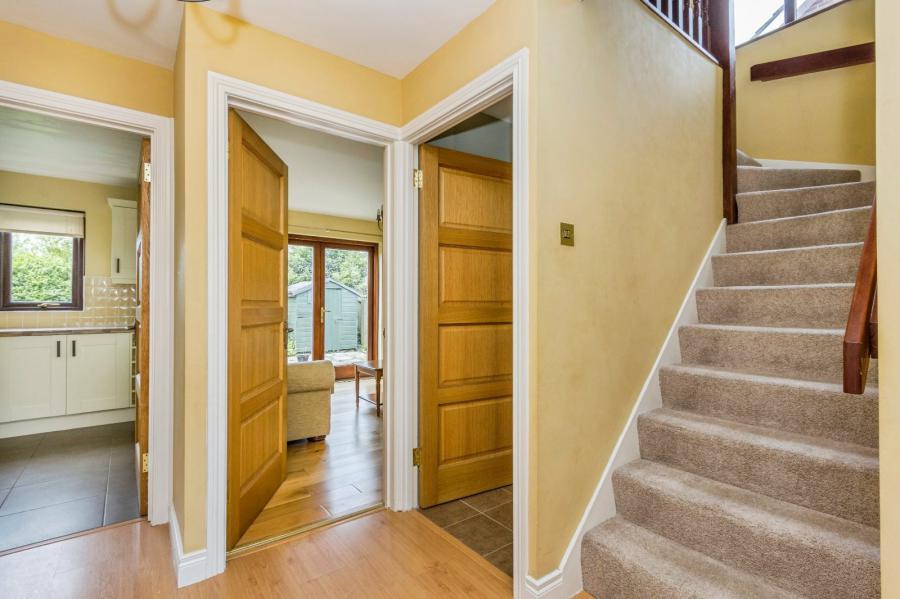26 Kirkwoods Park