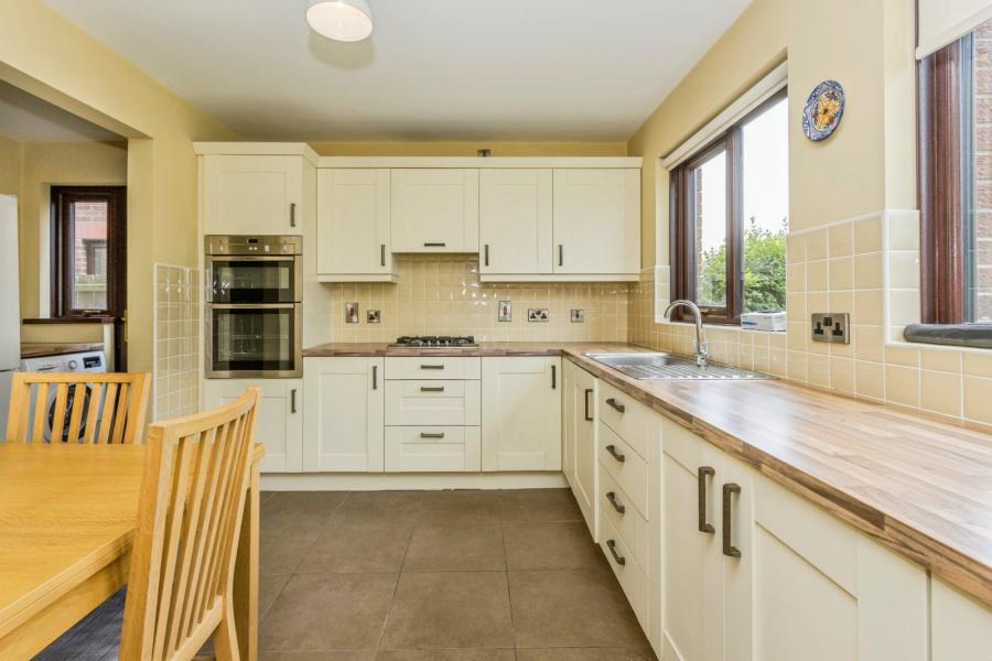 26 Kirkwoods Park