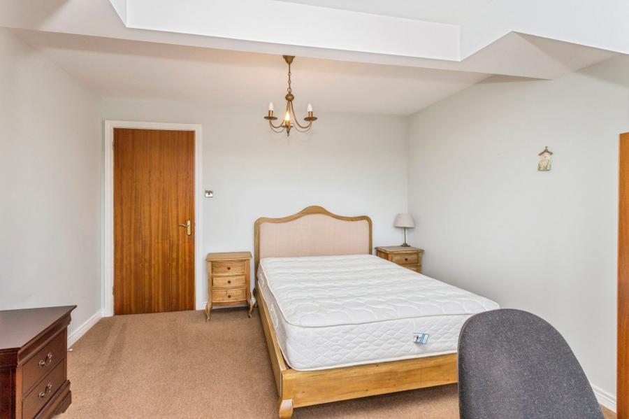 26 Kirkwoods Park