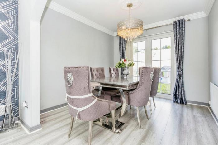 4 Willow Grove