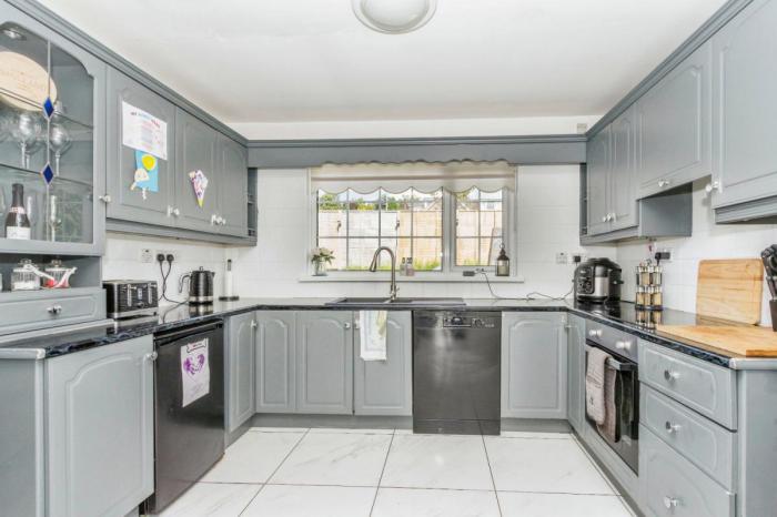 4 Willow Grove