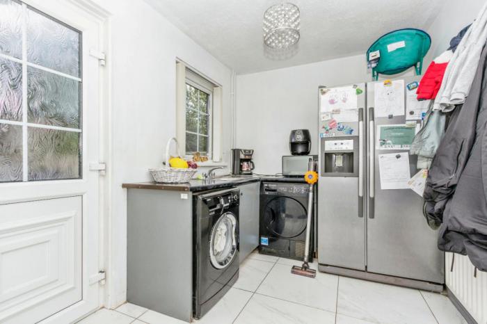 4 Willow Grove