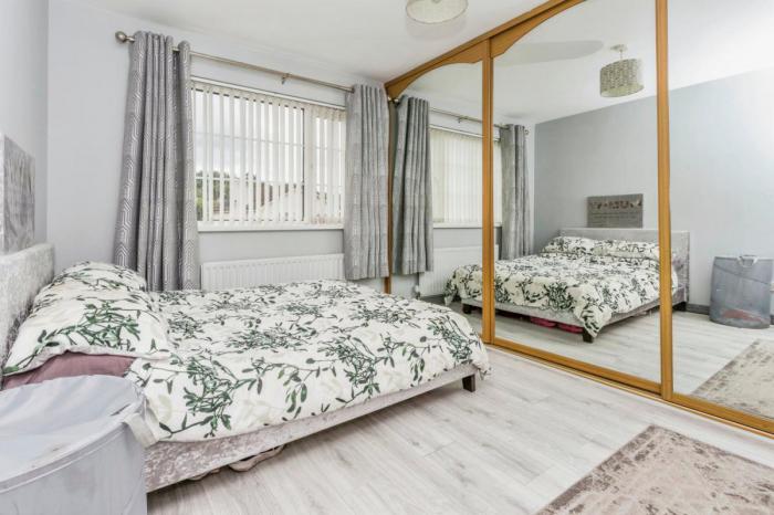 4 Willow Grove
