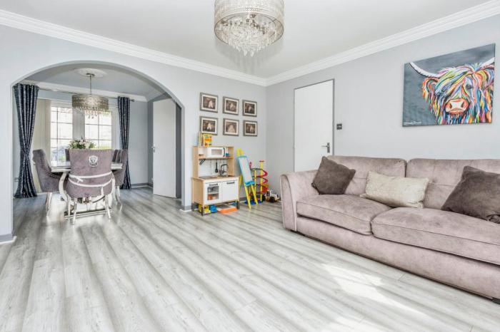 4 Willow Grove