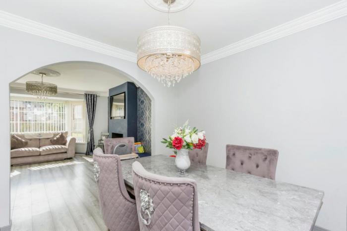 4 Willow Grove