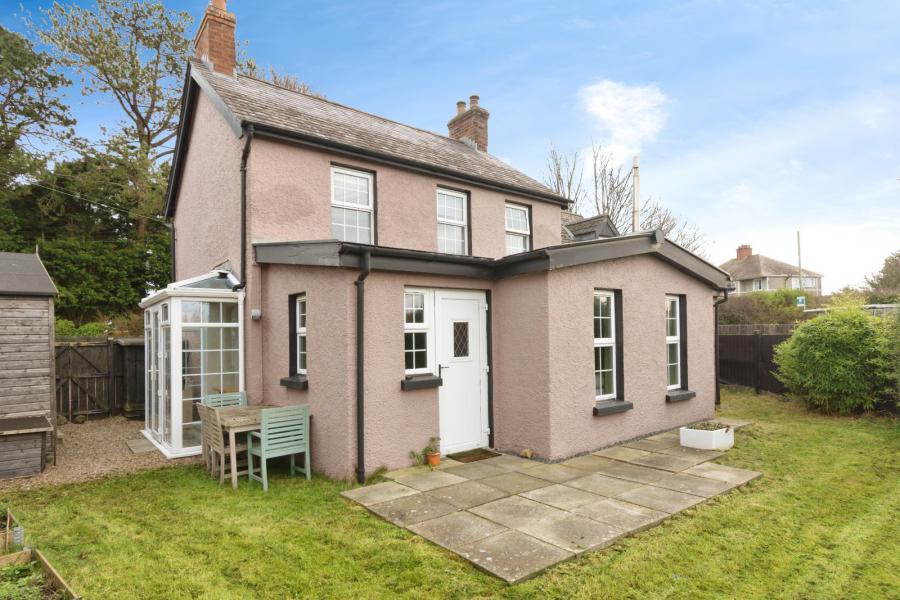 2 Burnbrae Avenue