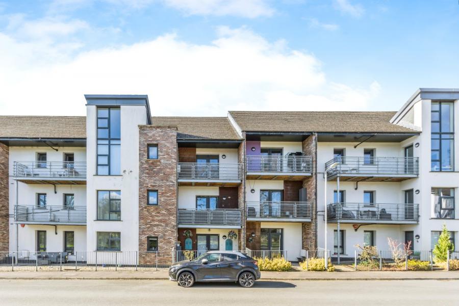 41 Woodbrook Green