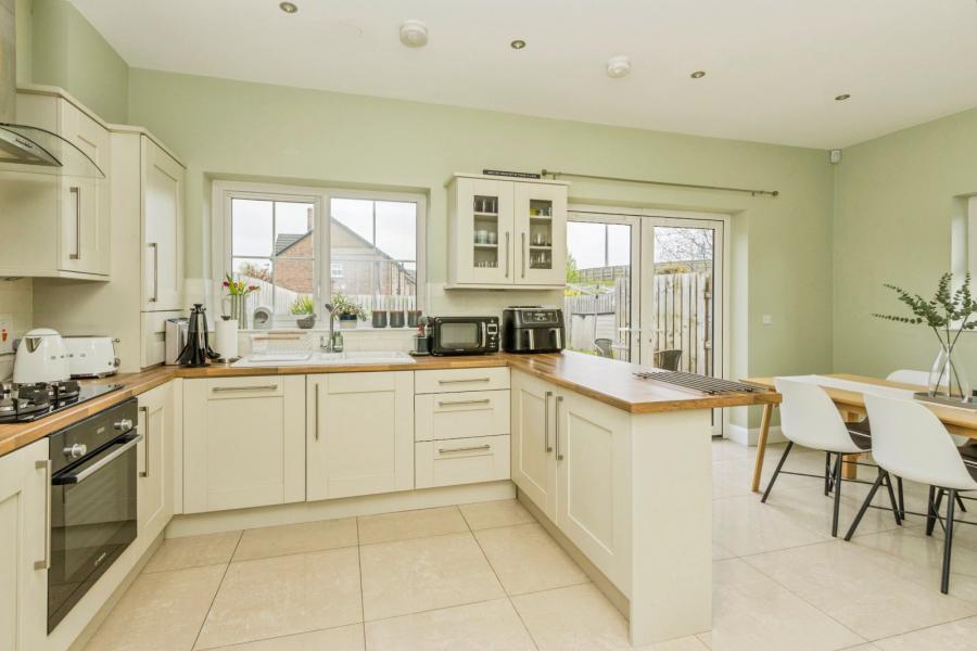37 Blaris Meadows