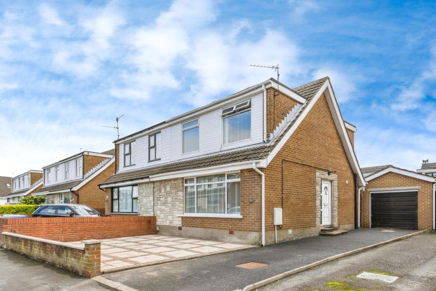 11 Cairnmore Park