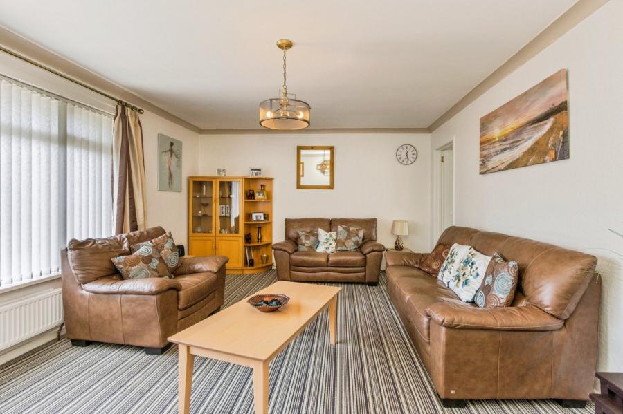 11 Cairnmore Park