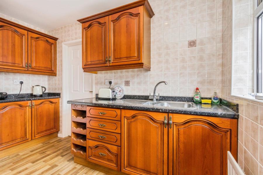 11 Cairnmore Park