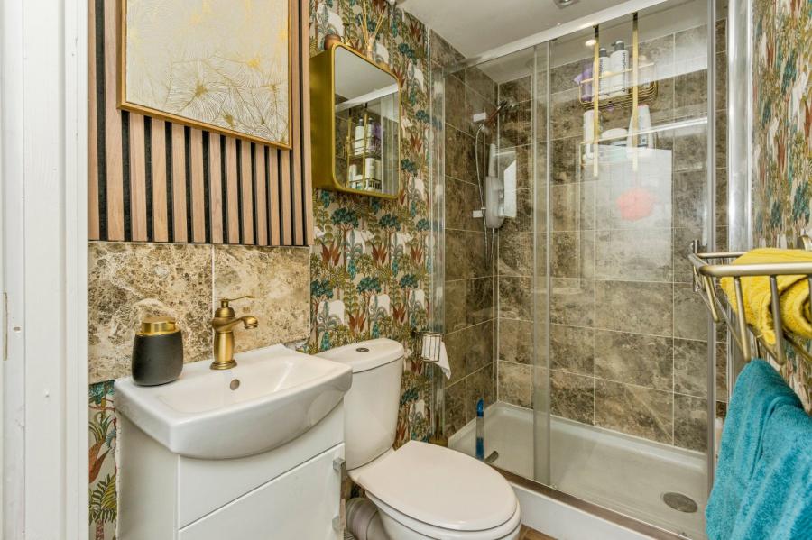 11 Gravelhill Road