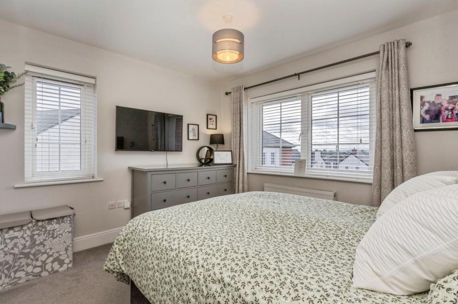 20 Fairfields Manor
