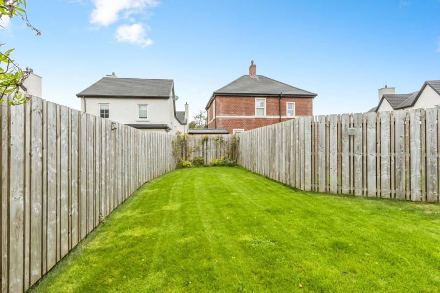 20 Fairfields Manor