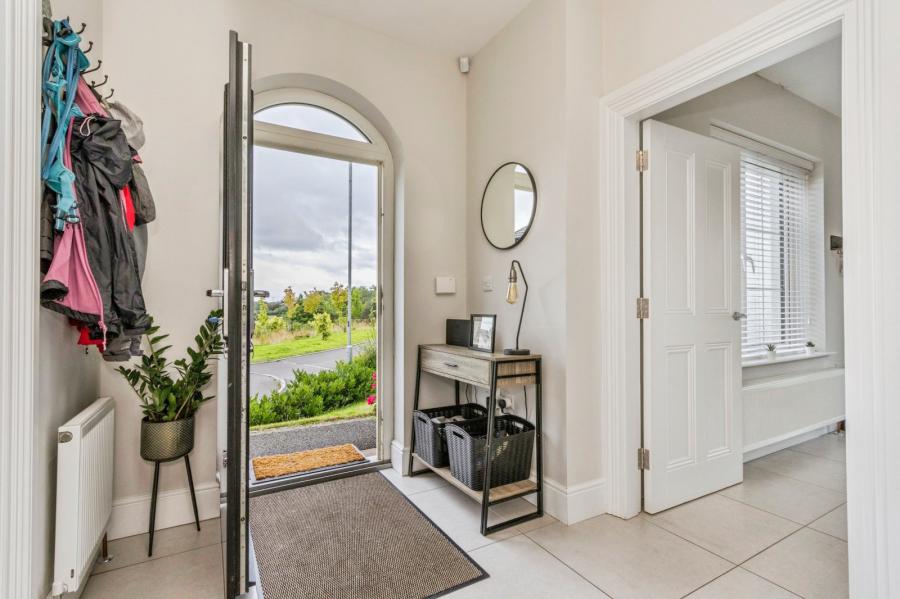 20 Fairfields Manor