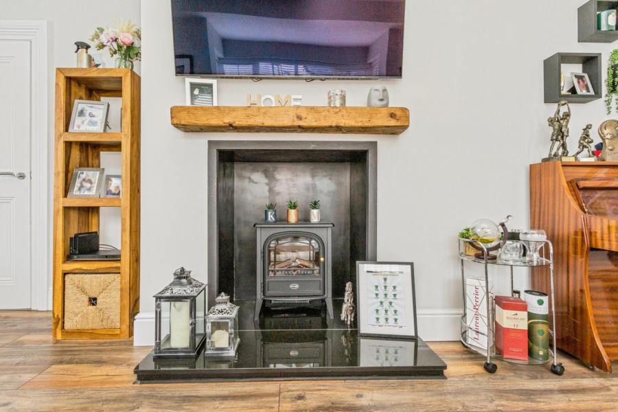 20 Fairfields Manor