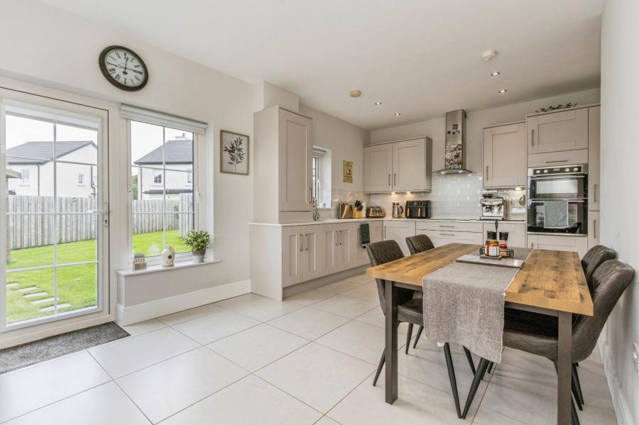 20 Fairfields Manor