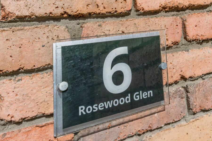 6 Rosewood Glen