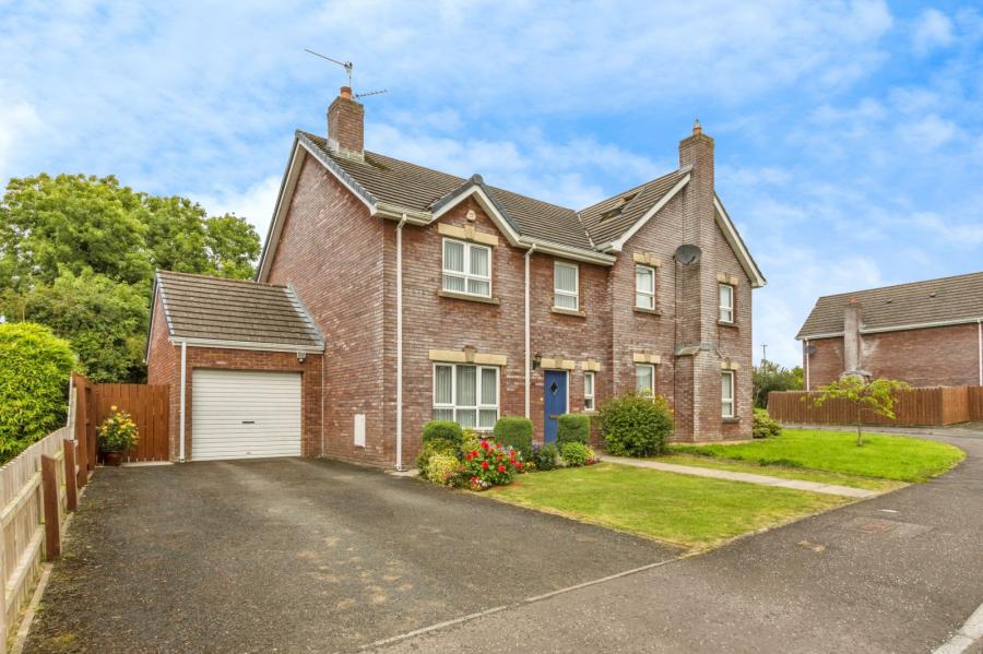 71 Stonebridge Meadows