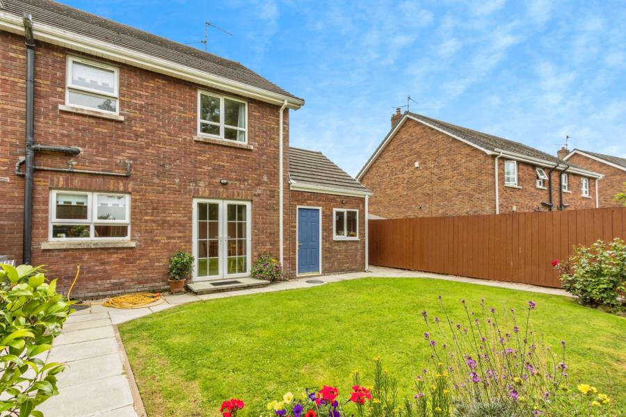 71 Stonebridge Meadows