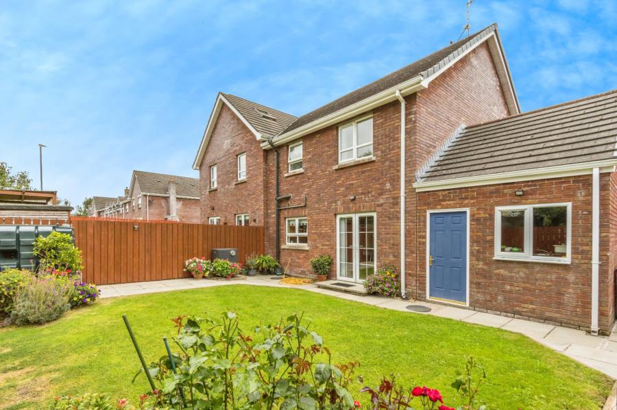 71 Stonebridge Meadows