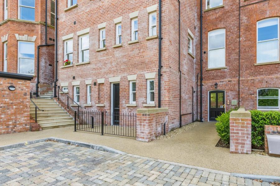 Apartment 1, 6 Lady Ishbel Boulevard