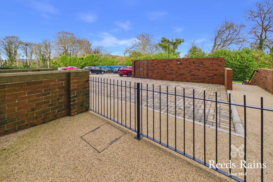 Apartment 1, 6 Lady Ishbel Boulevard