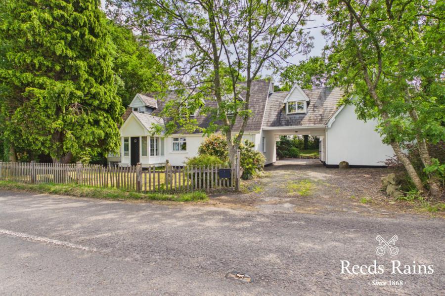 32 Crumlin Road, Ballinderry Upper, Lisburn, BT28 2JX