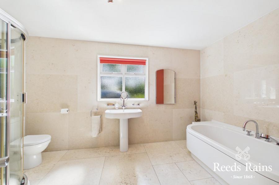 32 Crumlin Road