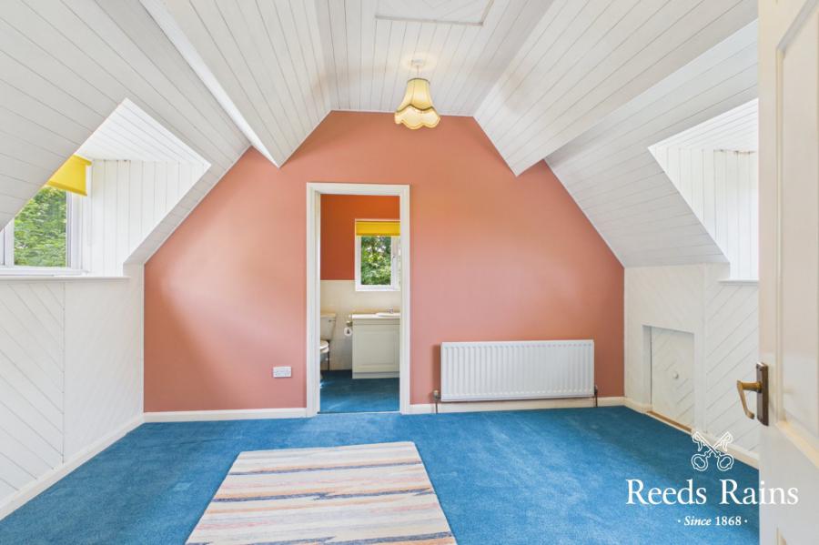 32 Crumlin Road